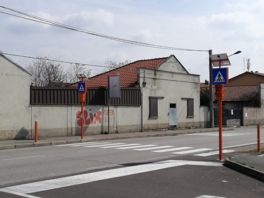 pedone icuro in via per canegrate