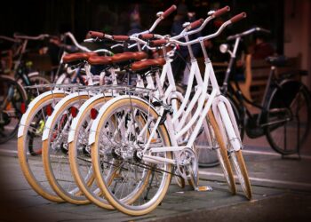 Ritrova la sua bicicletta in vendita on line. La Polizia locale scopre il magazzino di un ricettatore