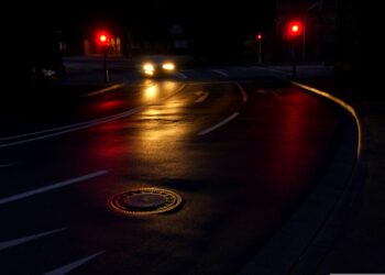 Donna accoltellata in strada da uno sconosciuto: paura nel Lodigiano
