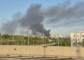 Una nube di fumo nero inghiotte il quartiere Bovisa di Milano. Allerta anche oggi per la qualità dell’aria