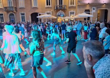 “Tutti in pista” fa il bis con il ballo liscio e latino-americano in piazza Europa a Legnano